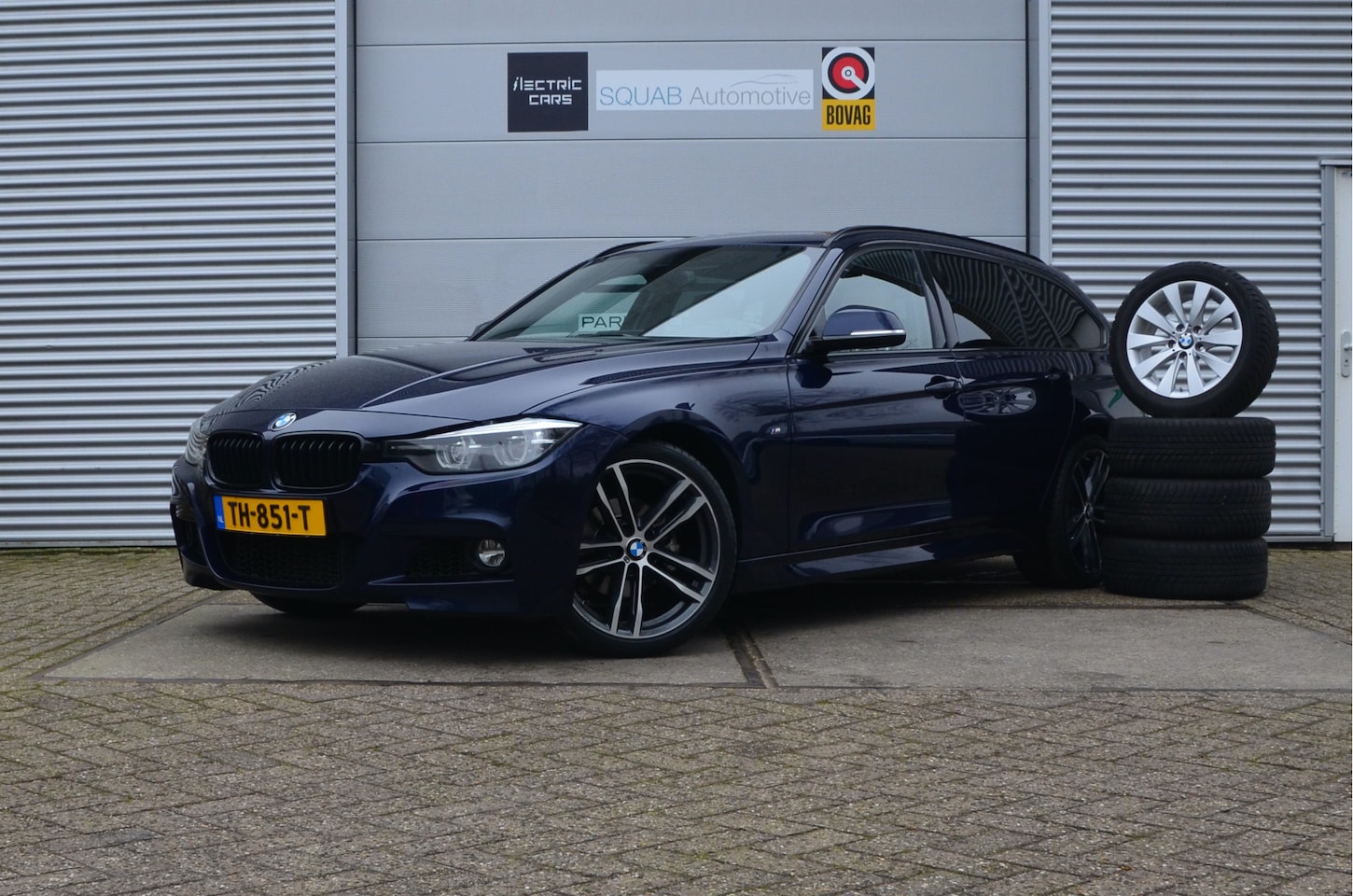 BMW 3-serie Touring - 318i M Sport Edition 19" Alu, Trekhaak, Leder, 3-cil BMW motor - AutoWereld.nl