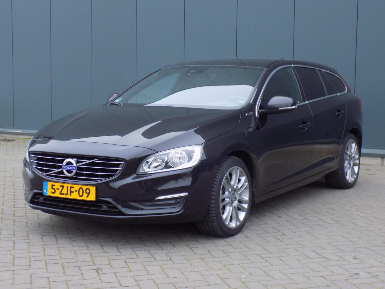 Volvo V60 - 2.4 D6 AWD Plug-In Hybrid Momentum 2.4 D6 AWD Plug-In Hybrid Momentum - AutoWereld.nl