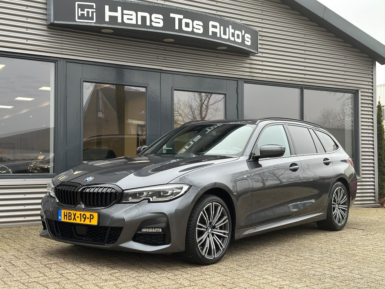 BMW 3-serie Touring - 330e 292pk M-Sport / Adapt.crc. / Leer / Keyless - AutoWereld.nl