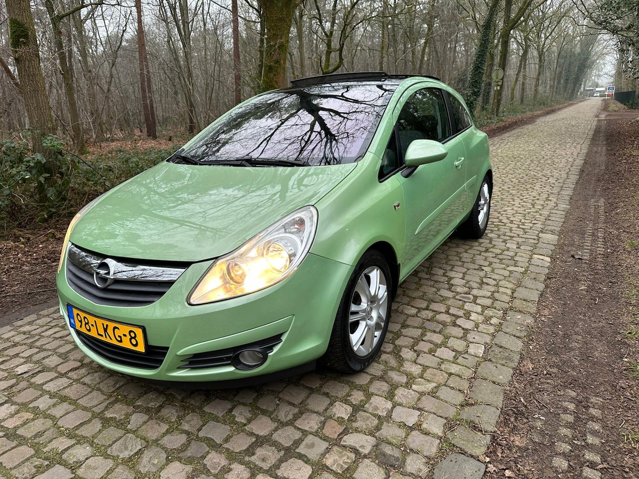 Opel Corsa - 1.2-16V Cosmo schuifdak 2010 automaat - AutoWereld.nl