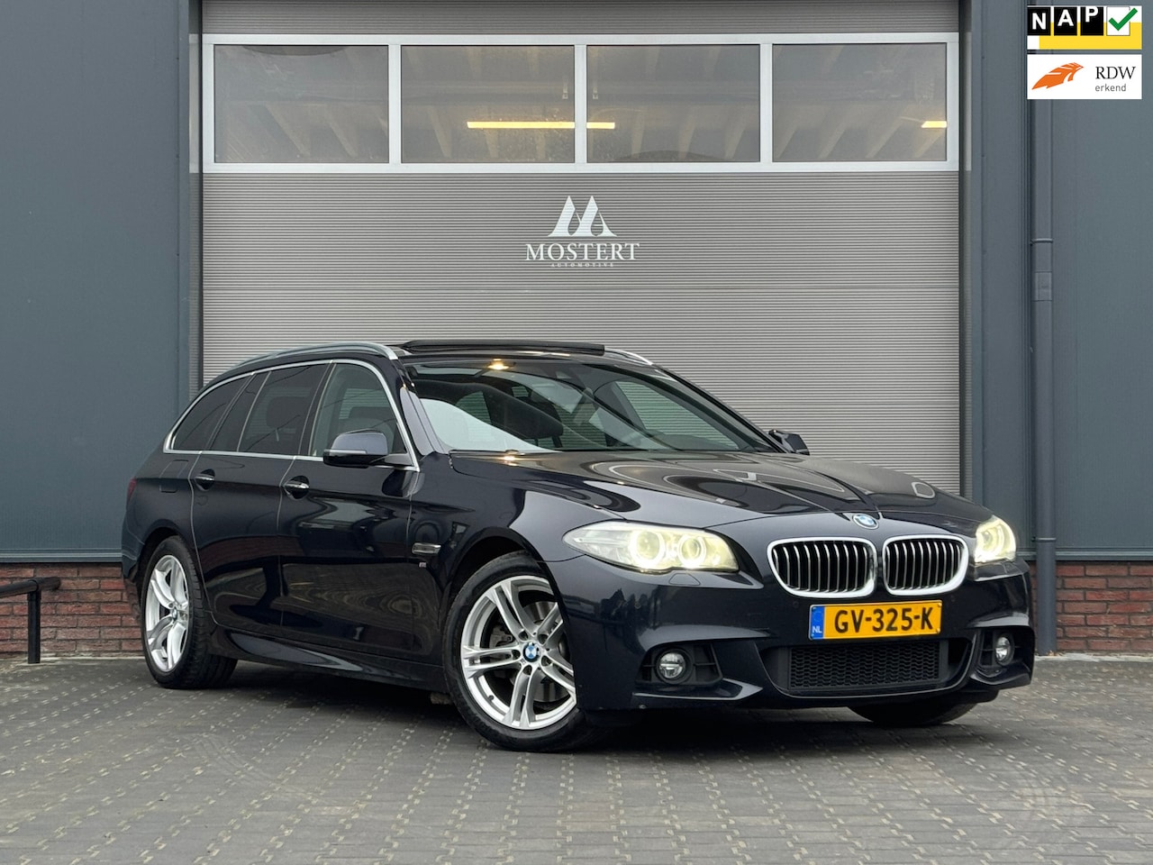 BMW 5-serie Touring - 520i/184pk High Executive M-pakket|2015|Pano|Trekhaak|Memory|Stoelverw.|Cruise|Navi|18"LMV - AutoWereld.nl