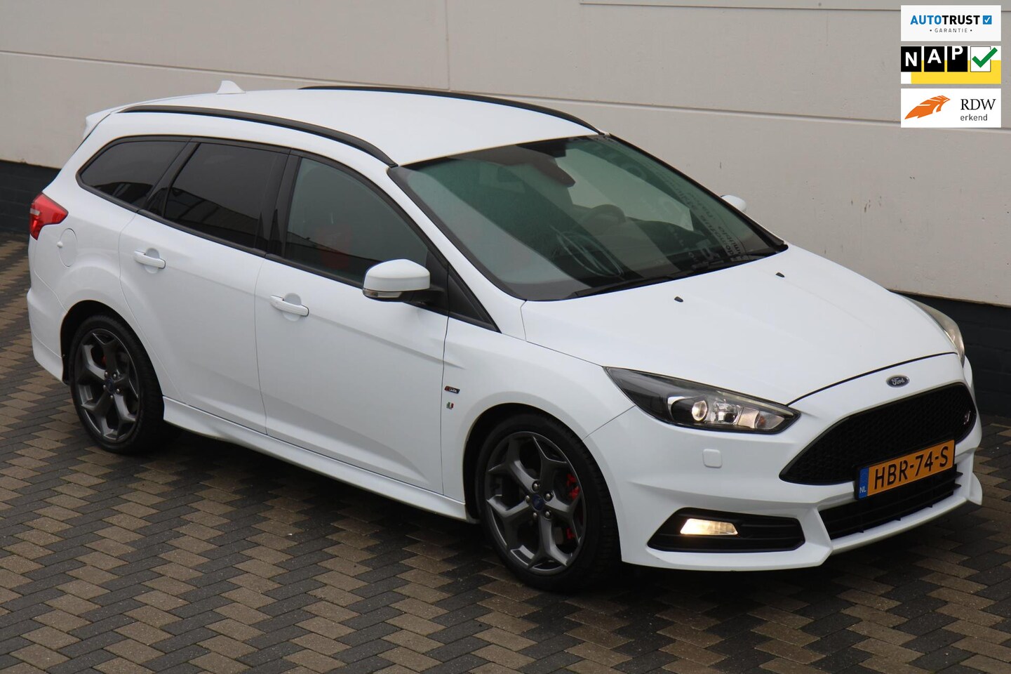 Ford Focus Wagon - 2.0 ST-3 250PK Xenon Navi Dealer Ond !! - AutoWereld.nl