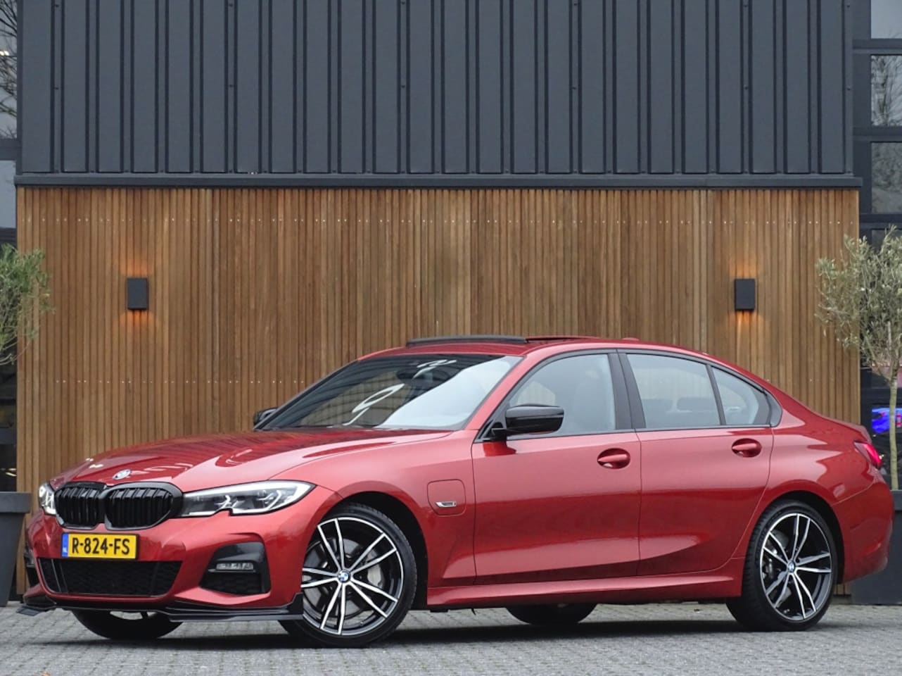 BMW 3-serie - 330e 252PK / M- Individual / Harman Kardon / 2021 / laser - AutoWereld.nl