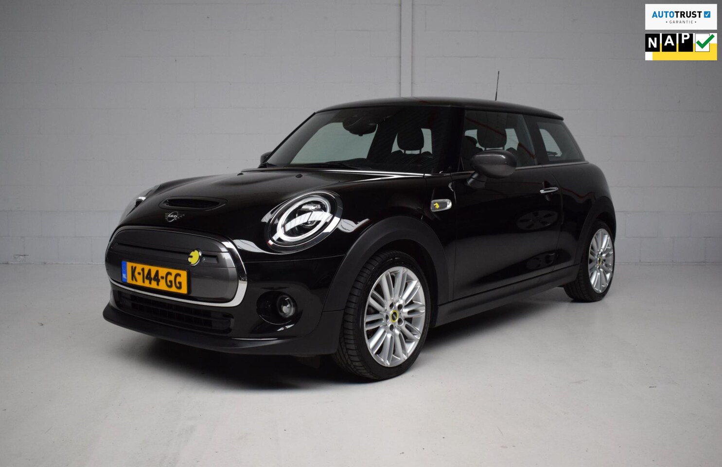 MINI Mini-Electric - Essential 33 kWh ORG.NED / NAP / CAMERA / STOELVERWARMING / LED / 17INCH / HALF-LEDER - AutoWereld.nl