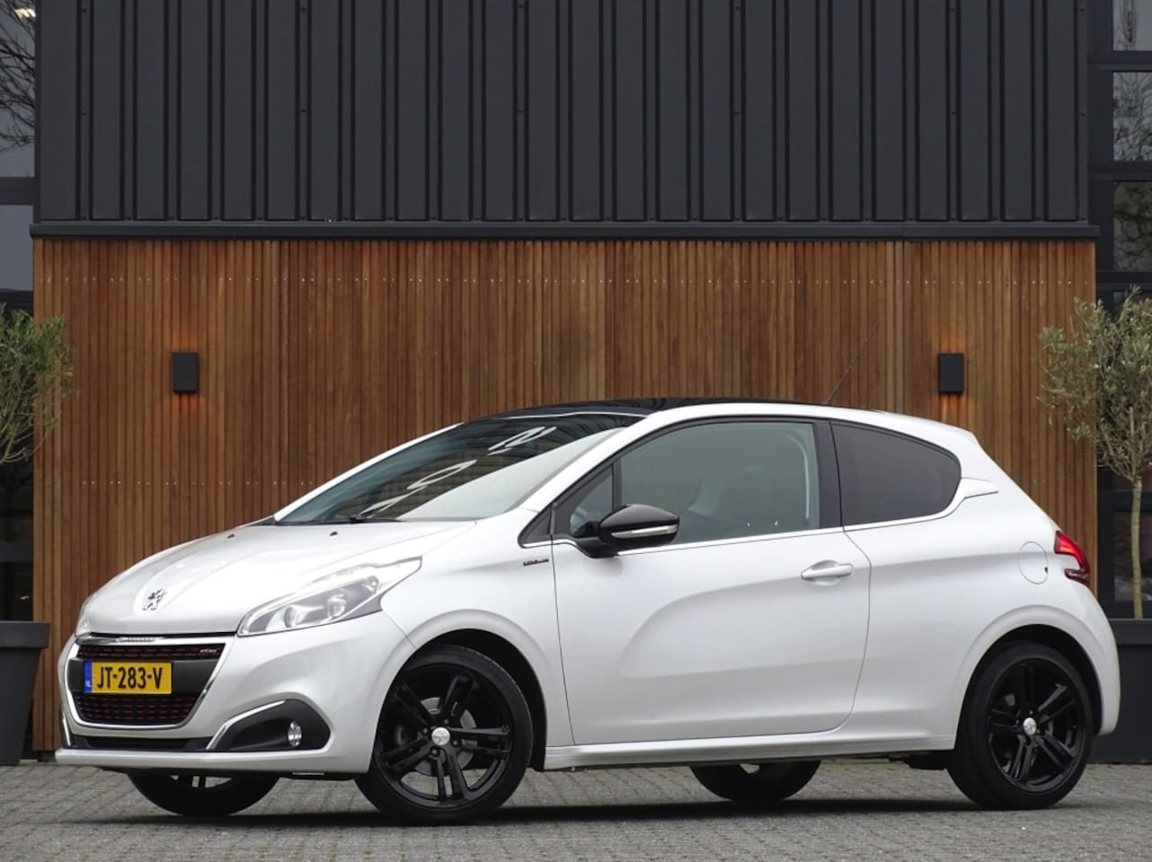 Peugeot 208 - 1.2 110PK PureTech Sportpakket / GT-line / LED *NAP - AutoWereld.nl