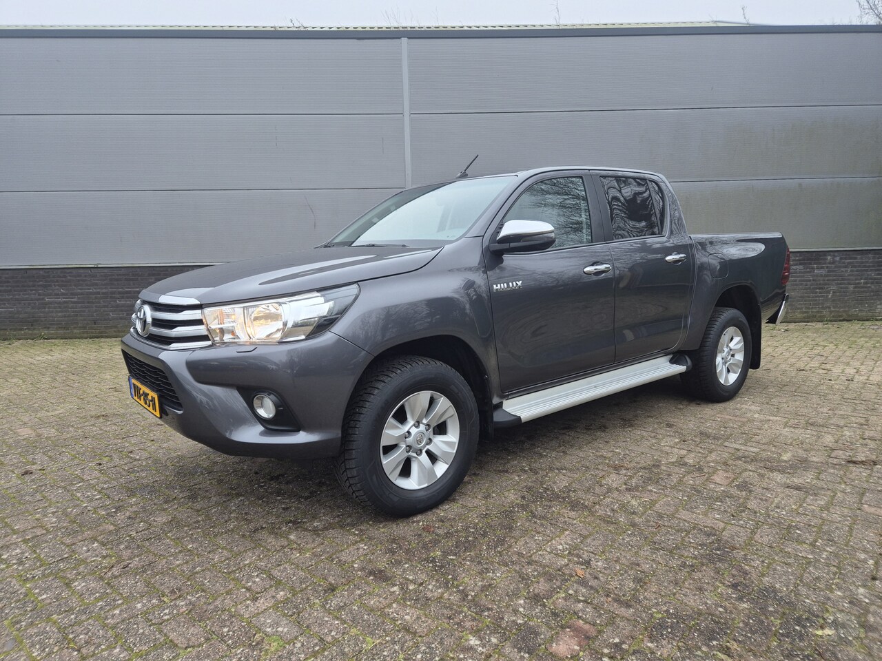 Toyota HiLux - 2.4 D-4D Double Cab Professional Navigatie Achteruitrijcamera Stoel-verwarming  2 persoons - AutoWereld.nl