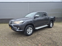 Toyota HiLux - 2.4 D-4D Double Cab Professional Navigatie Achteruitrijcamera Stoel-verwarming 2 persoons