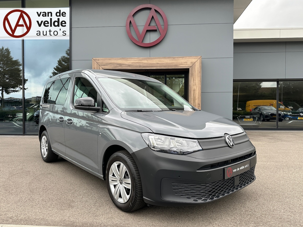 Volkswagen Caddy - 1.5 TSI DSG 5-persoons | Trekhaak | Cruise | Parkeersensoren | Rijklaar incl. garantie - AutoWereld.nl