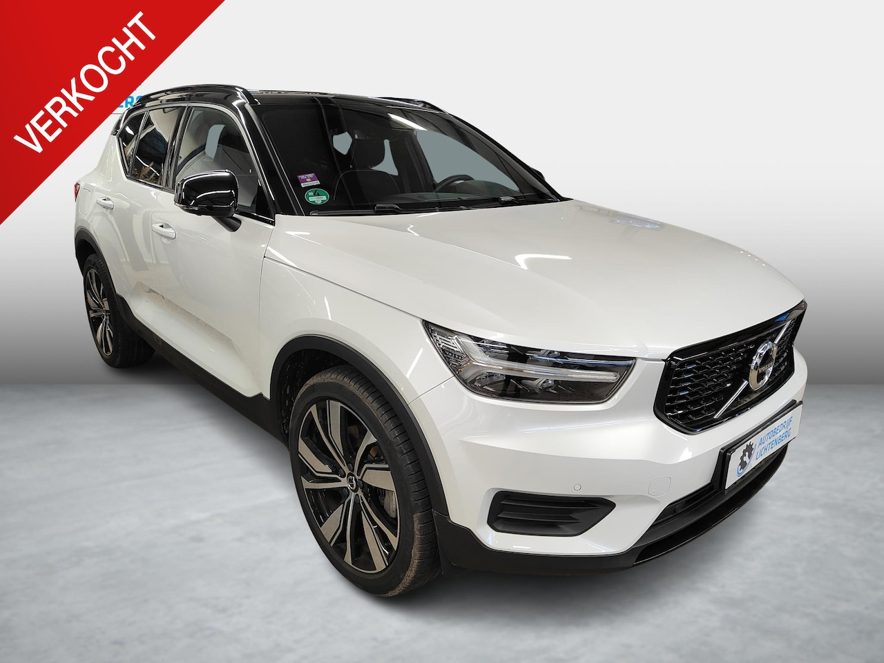 Volvo XC40 - 1.5 T5 Recharge R-Design Panoramadak / Plug-in / Stoelverwarming - AutoWereld.nl