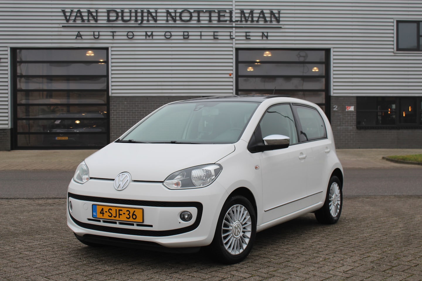 Volkswagen Up! - 1.0 High Up! / Panoramadak / Leer / Automaat / N.A.P. - AutoWereld.nl