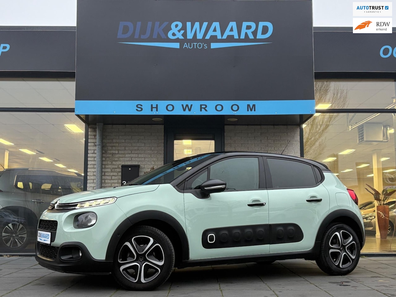 Citroën C3 - 1.2 PureTech S&S Shine AUTOMAAT | CARPLAY | CRUISE | AIRCO - AutoWereld.nl