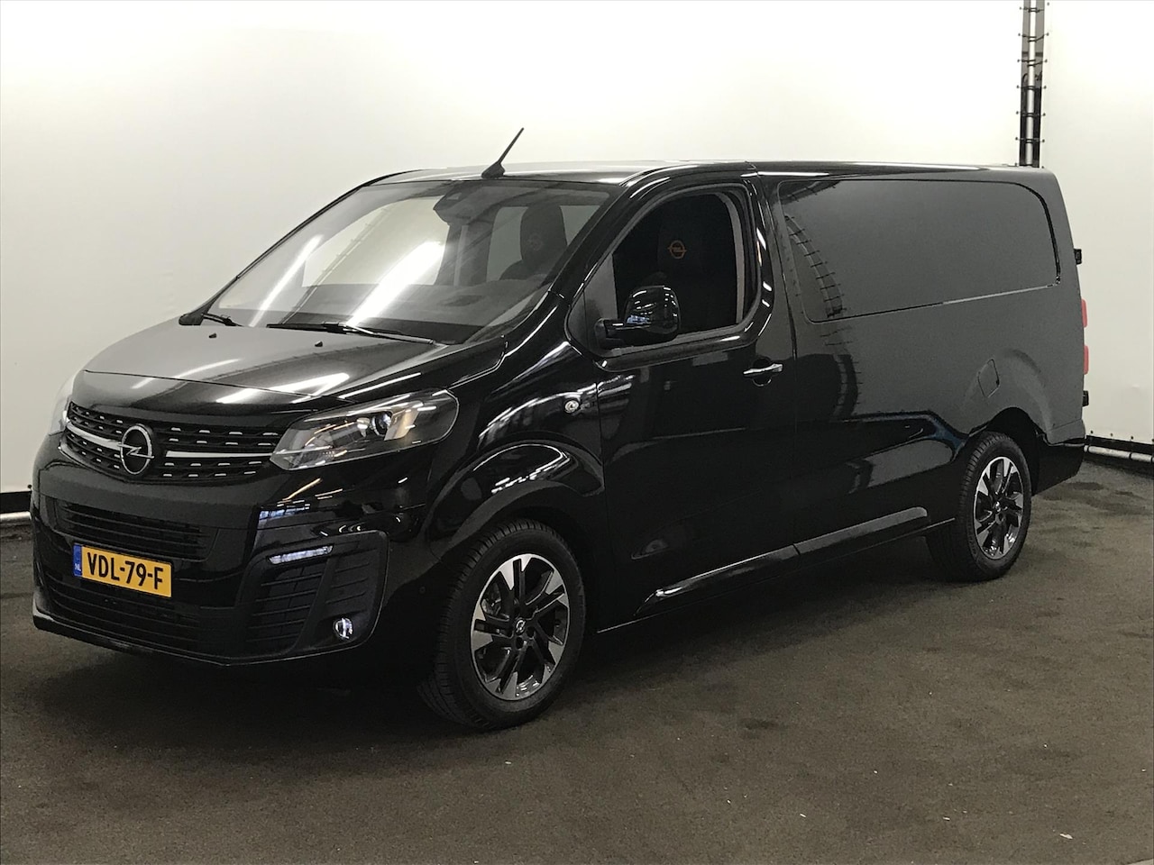 Opel Vivaro - DC 2.0 180pk L3H1 Automaat Innov *FULL OPT* - AutoWereld.nl