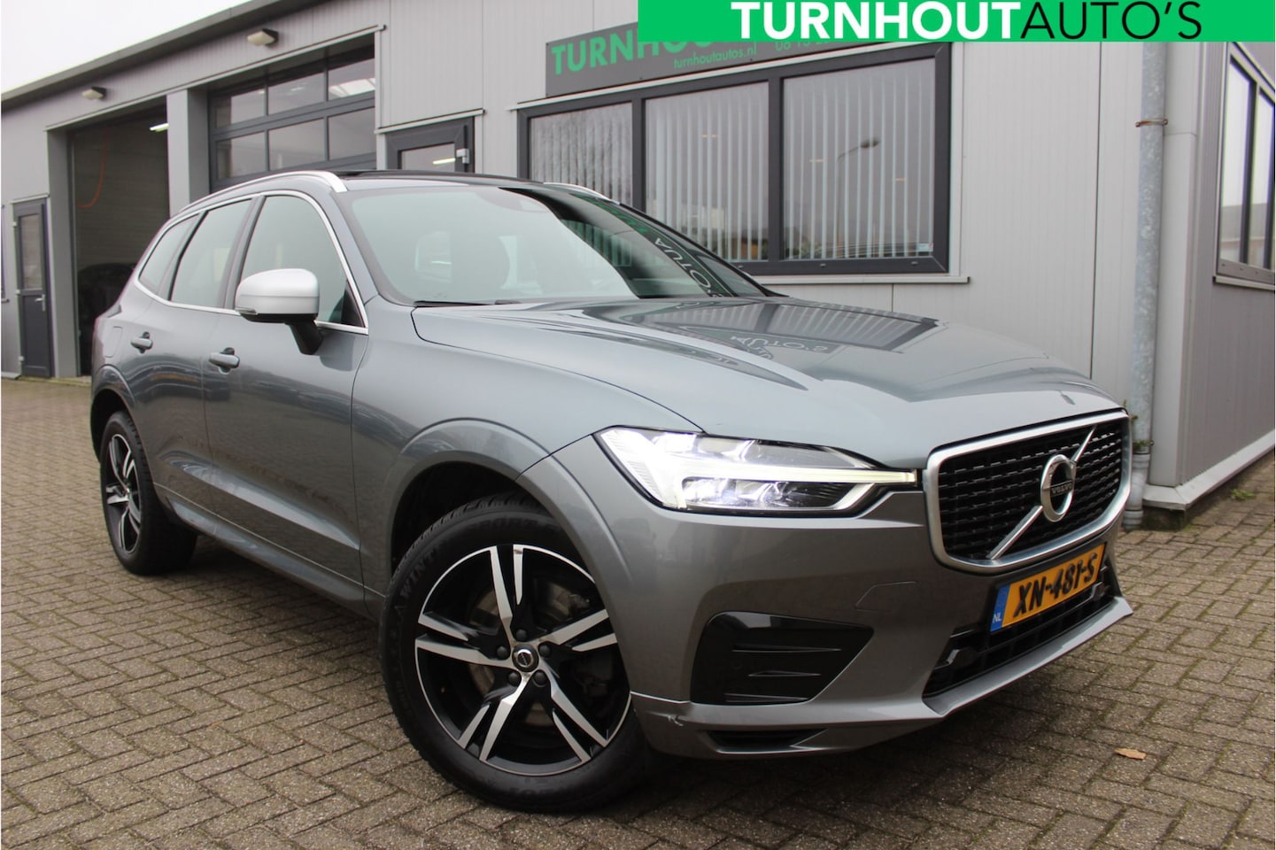 Volvo XC60 - 2.0 T5 R-Design Pano | Camera | Blis | Verwarmde stoelen - AutoWereld.nl