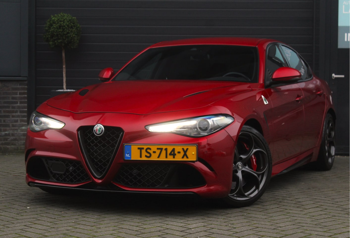 Alfa Romeo Giulia - 2.9 V6 Quadrifoglio | Ragazzon | Dealer onderh. | Carbon - AutoWereld.nl