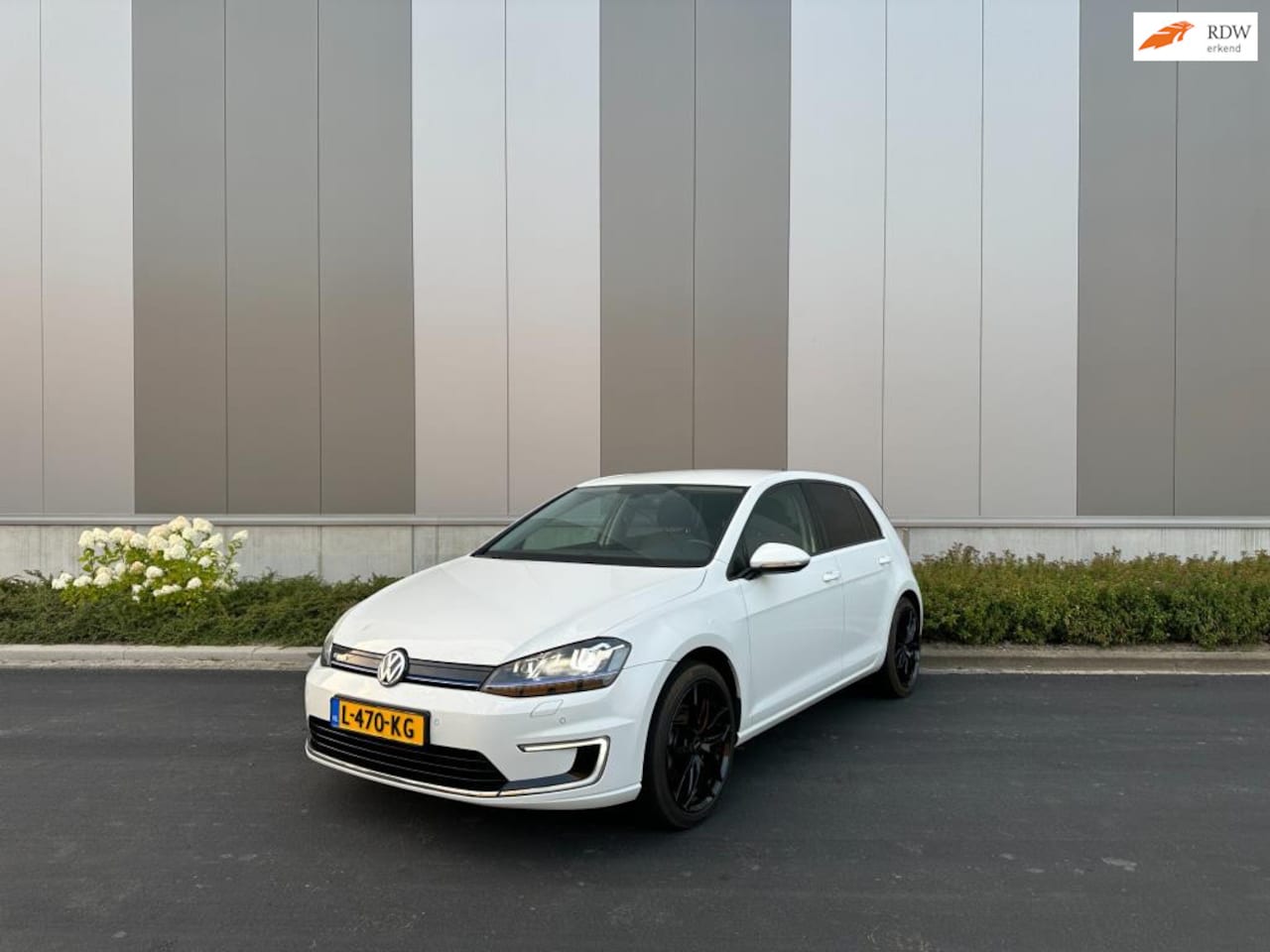 Volkswagen e-Golf - E-Golf 33000km / Clima / Led - AutoWereld.nl