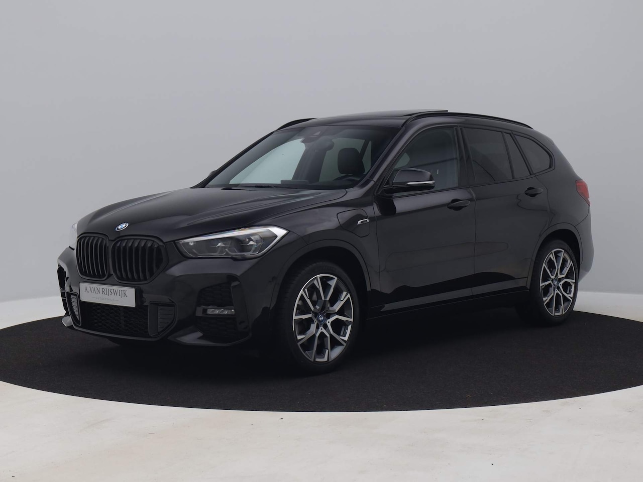 BMW X1 - xDrive25e M-Sport | PANO | CAMERA | KEYLESS | STOELVERW. - AutoWereld.nl