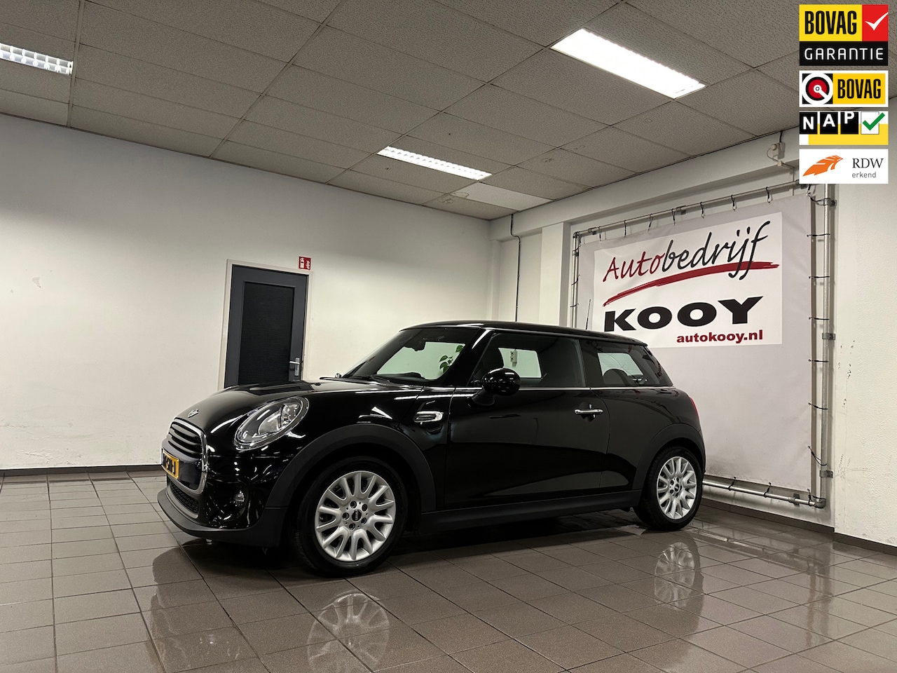 MINI Cooper - Mini 1.5 Chili Business * Automaat / 1e Eig / Dealer onderhouden / Navigatie / NL Auto * - AutoWereld.nl