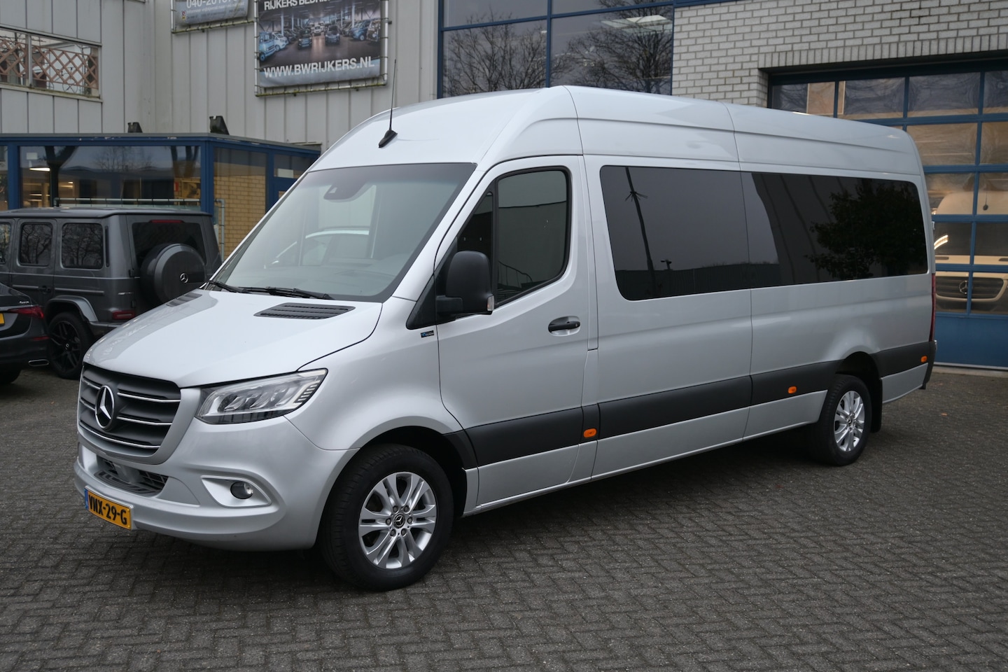 Mercedes-Benz Sprinter - 319 CDI 3.0 V6 L3H2 Motorsport Cross Distronic, LED, Geveerde stoel, MBUX 10.25 met Naviga - AutoWereld.nl