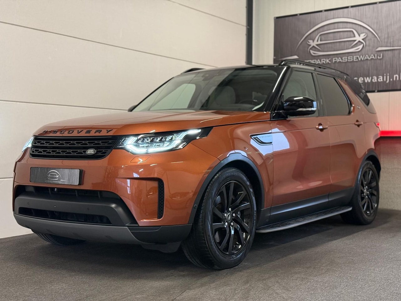 Land Rover Discovery - 3.0 Sd6 HSE Luxury 7p. ACC, Pano, Virtual Cockpit, Apple Carplay, Elek Stoelen, Trekhaak, - AutoWereld.nl