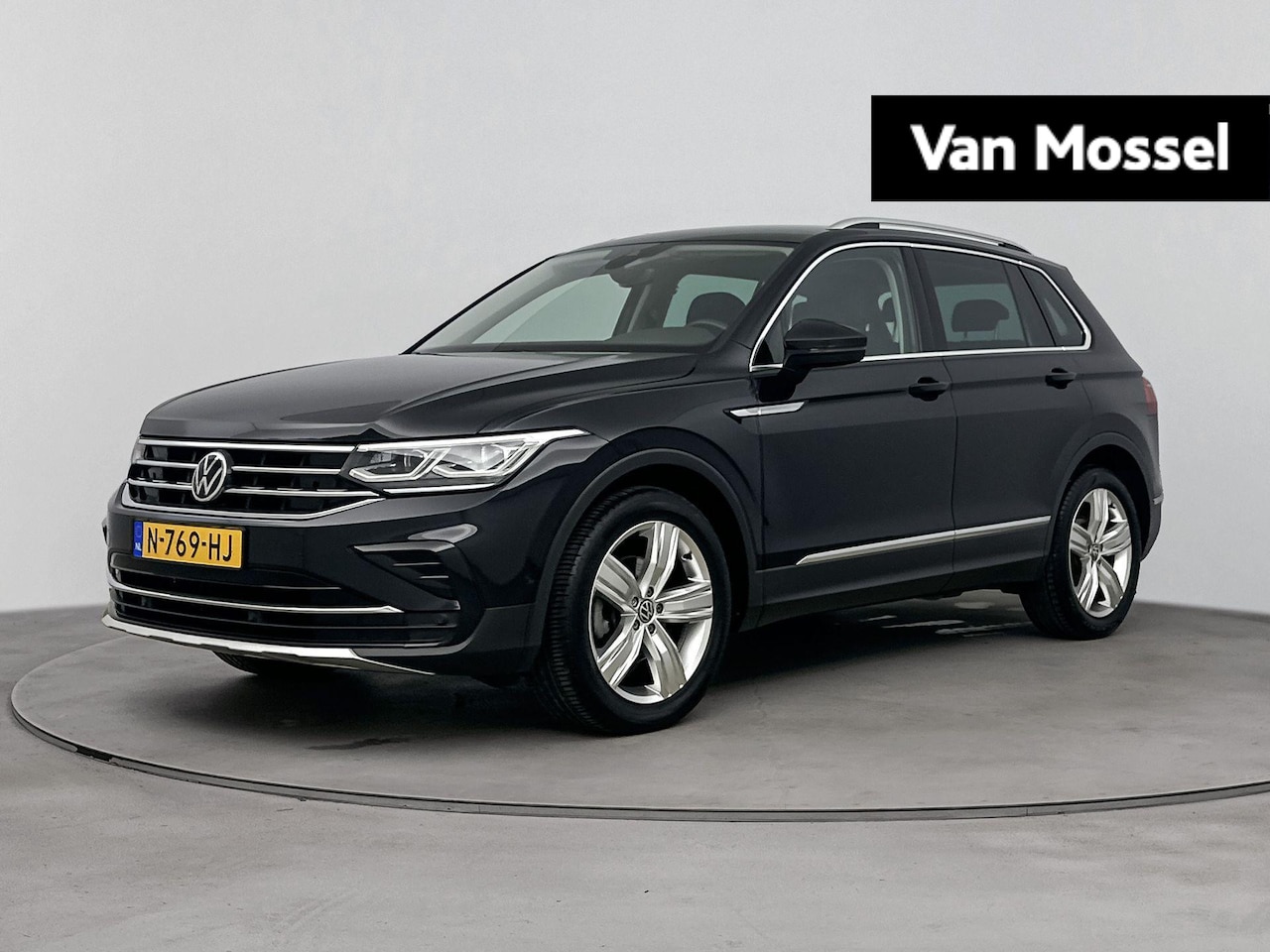 Volkswagen Tiguan - 1.5 TSI Elegance Automaat | Navigatie | Camera | Airco | Parkeersensoren Voor/achter | Sto - AutoWereld.nl