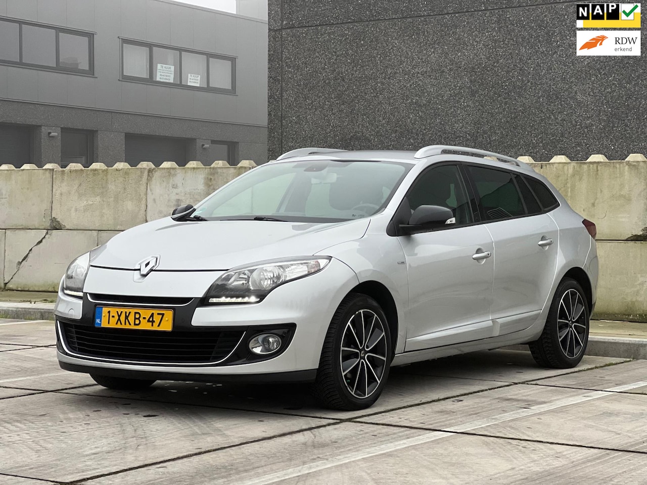 Renault Mégane Estate - 1.2 TCe GT-Line | Navigatie | Bluethooth | Parkeersensoren | Trekhaak | 17 inch | - AutoWereld.nl