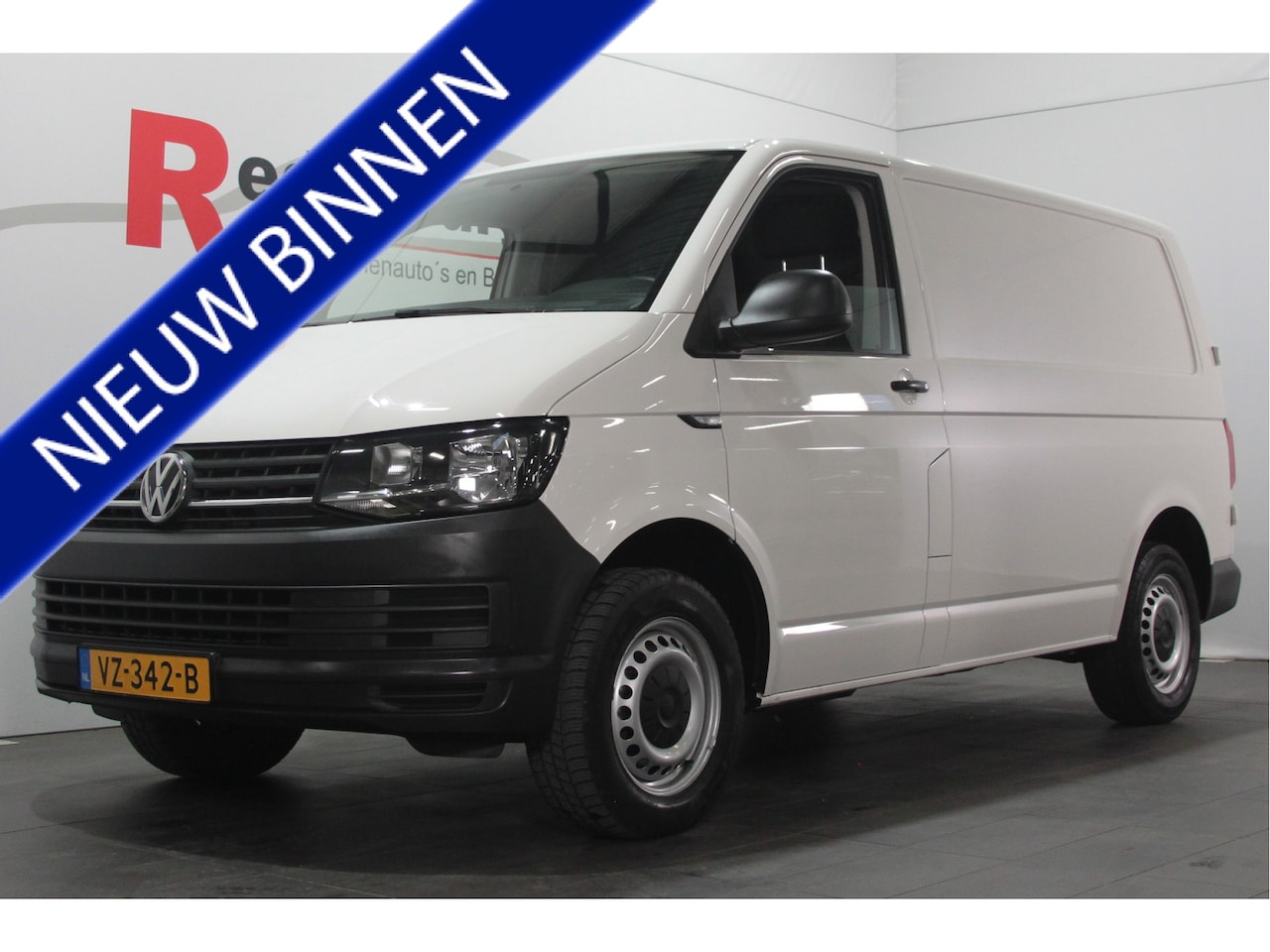 Volkswagen Transporter - 2.0 TDI L1H1 - 3 pers. - Bluetooth / Cruise / Trekhaak - AutoWereld.nl