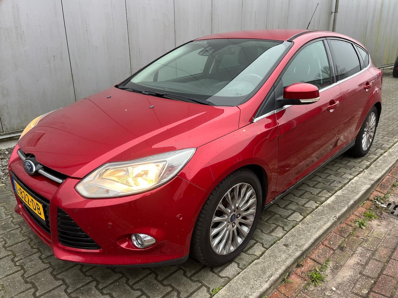 Ford Focus - 1.6 EcoBoost 150pk Titanium / Airco/clima /Trekhaak max. 1.500kg / Key less / 17" LM velge - AutoWereld.nl