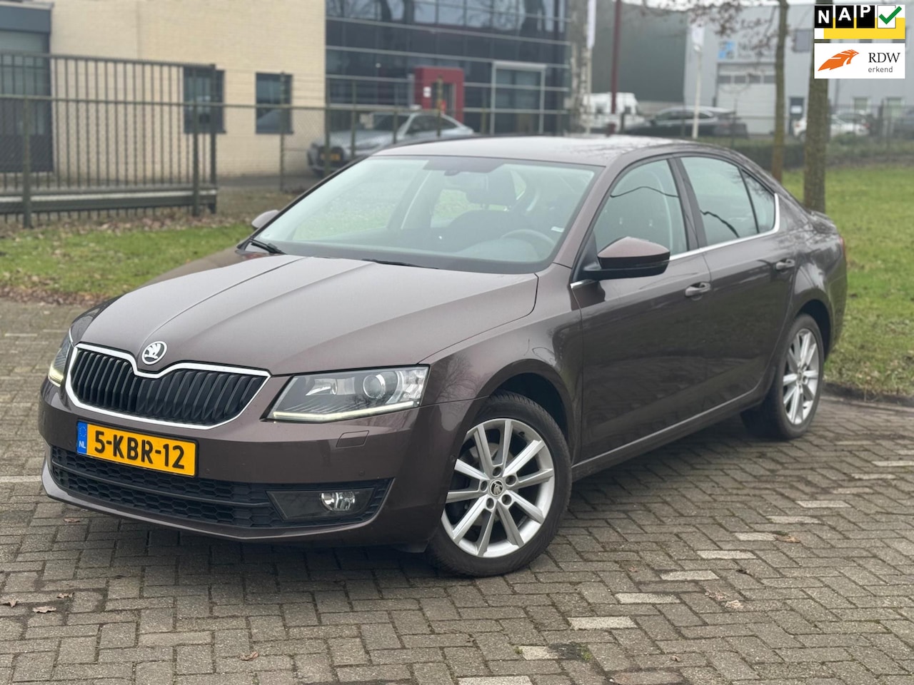 Skoda Octavia - 1.6 TDI Elegance Businessline 1.6 TDI Elegance Businessline - AutoWereld.nl