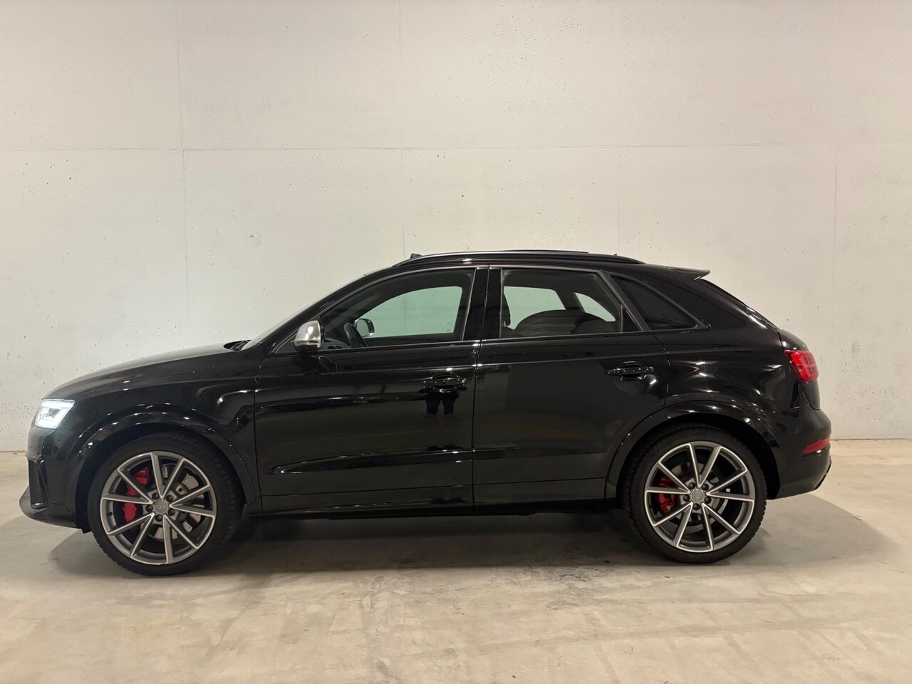 Audi RSQ3 - 2.5 TFSI quattro S-Line Pano Automaat Leer Carbon - AutoWereld.nl