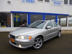 Volvo S60 - 2.4 DRIVERS EDITION, AUT.LEDER, 17 INCH, TREKH, XENON, ORG NL