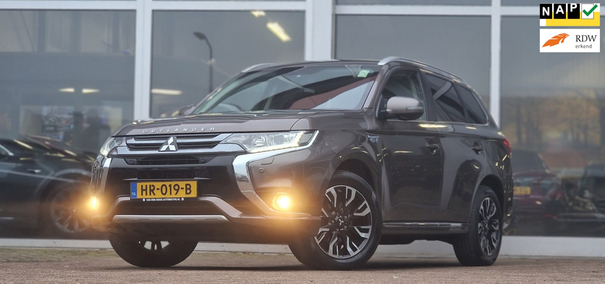 Mitsubishi Outlander - 2.0 PHEV Executive Edition Trekhaak 2e Eigenaar Mooi! - AutoWereld.nl