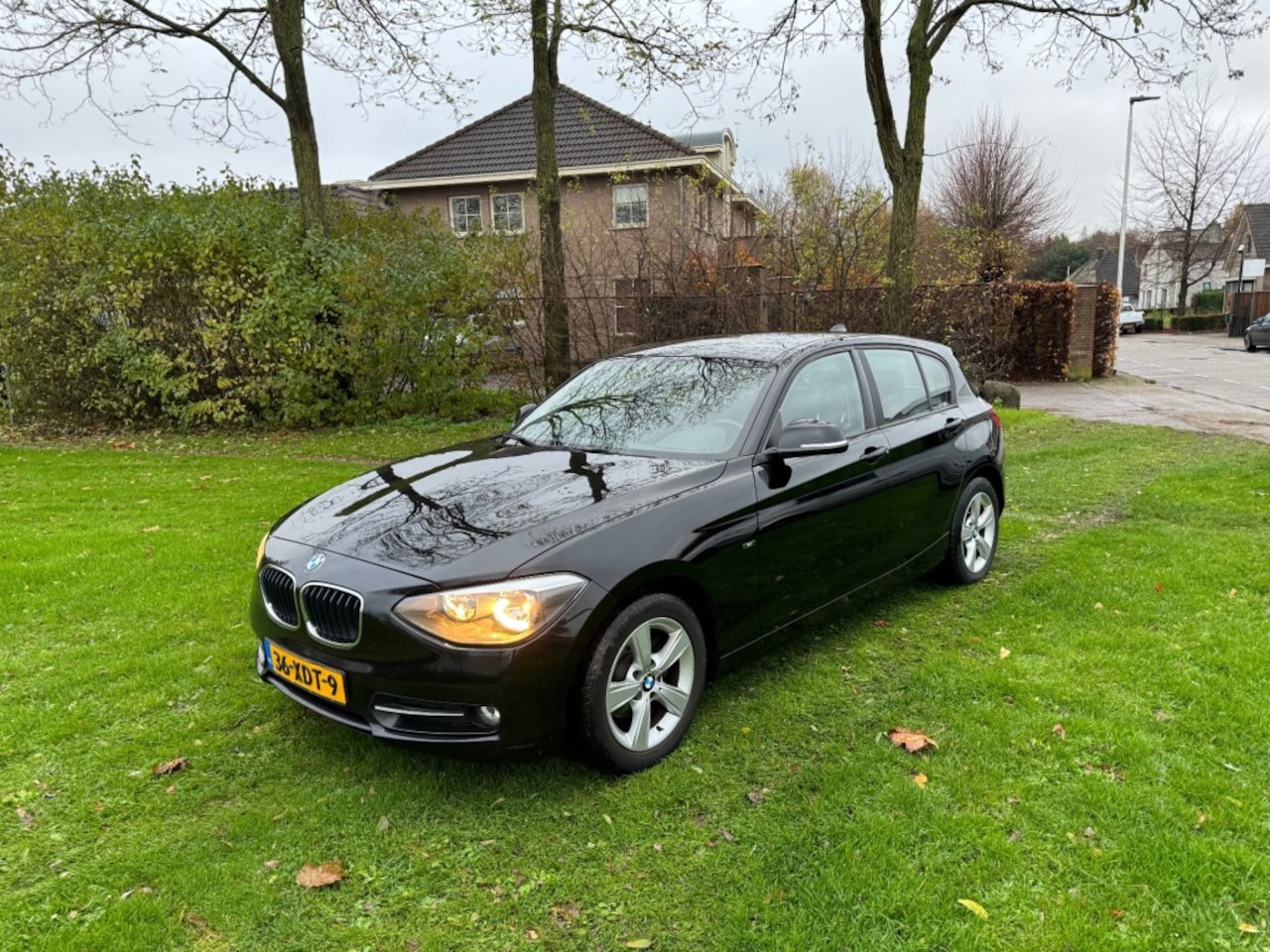 BMW 1-serie - 116 I  5 drs automaat - navigatie - ecc - AutoWereld.nl