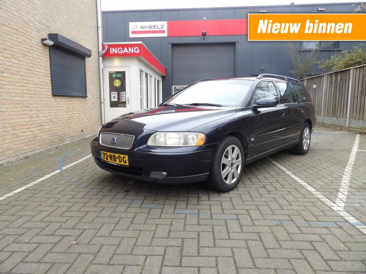 Volvo V70 - 2.5 5 cilinder - lpg 3 - trekhaak - leder - AutoWereld.nl