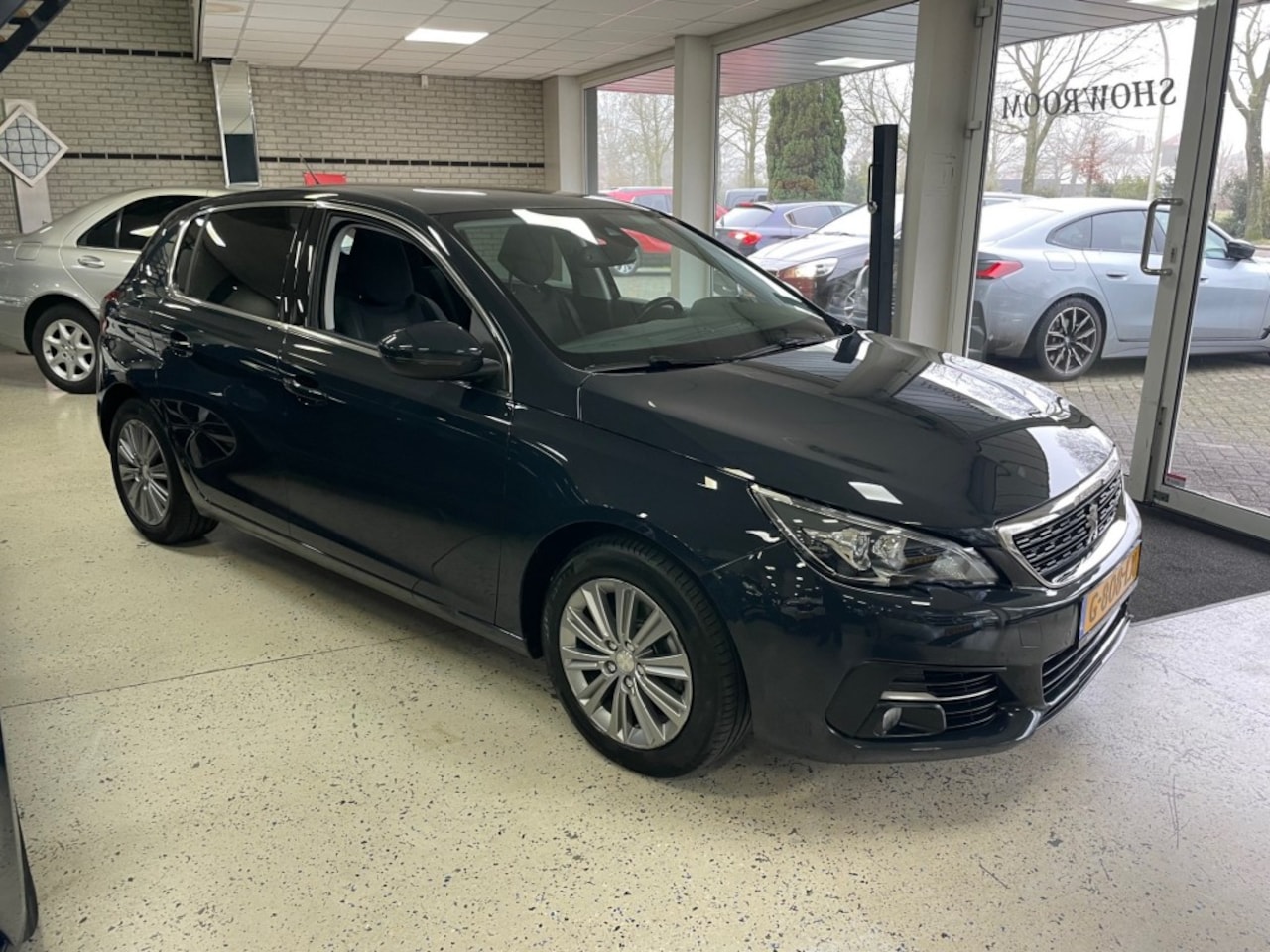 Peugeot 308 - 1.2  131 PK AUTOMAAT / NAVI / CRUISE / PANODAK / CLIMAT - AutoWereld.nl