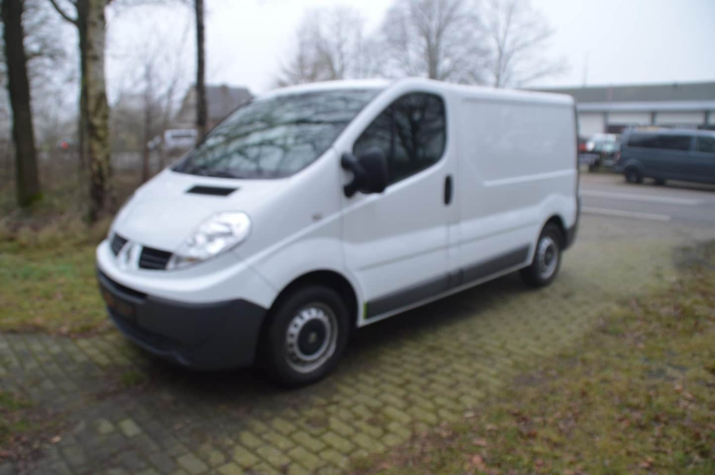 Renault Trafic - 2.0 dCi T27 L1H1 DC Générique 2.0 dCi T27 L1H1 DC Générique - AutoWereld.nl