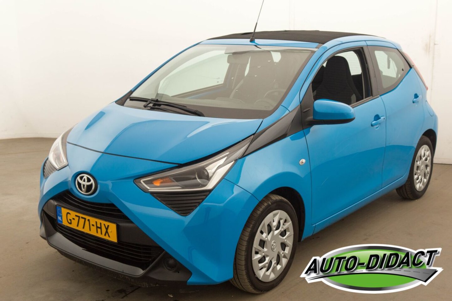 Toyota Aygo - 1.0 VVT-i X-Play 81.334 km Limited - AutoWereld.nl