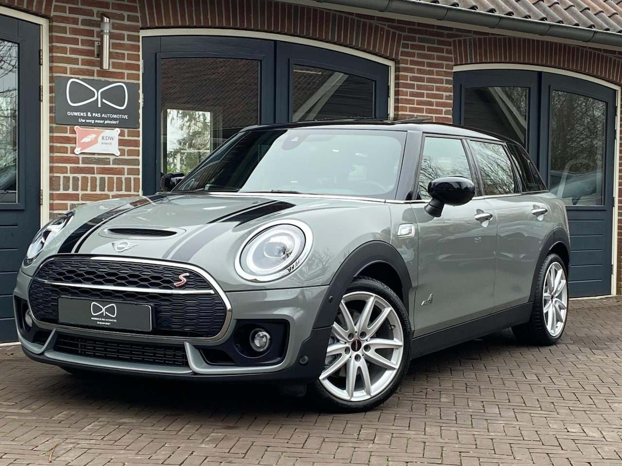 MINI Clubman - 2.0 JCW ALL4 191PK | 1e EIGANAAR | PANORAMA | HARMAN KARDON | CAMERA | NAVI - AutoWereld.nl