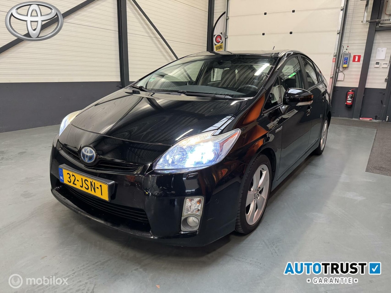 Toyota Prius - 1.8 Executive Leer|Navi|Adap-Cruise Controle - AutoWereld.nl