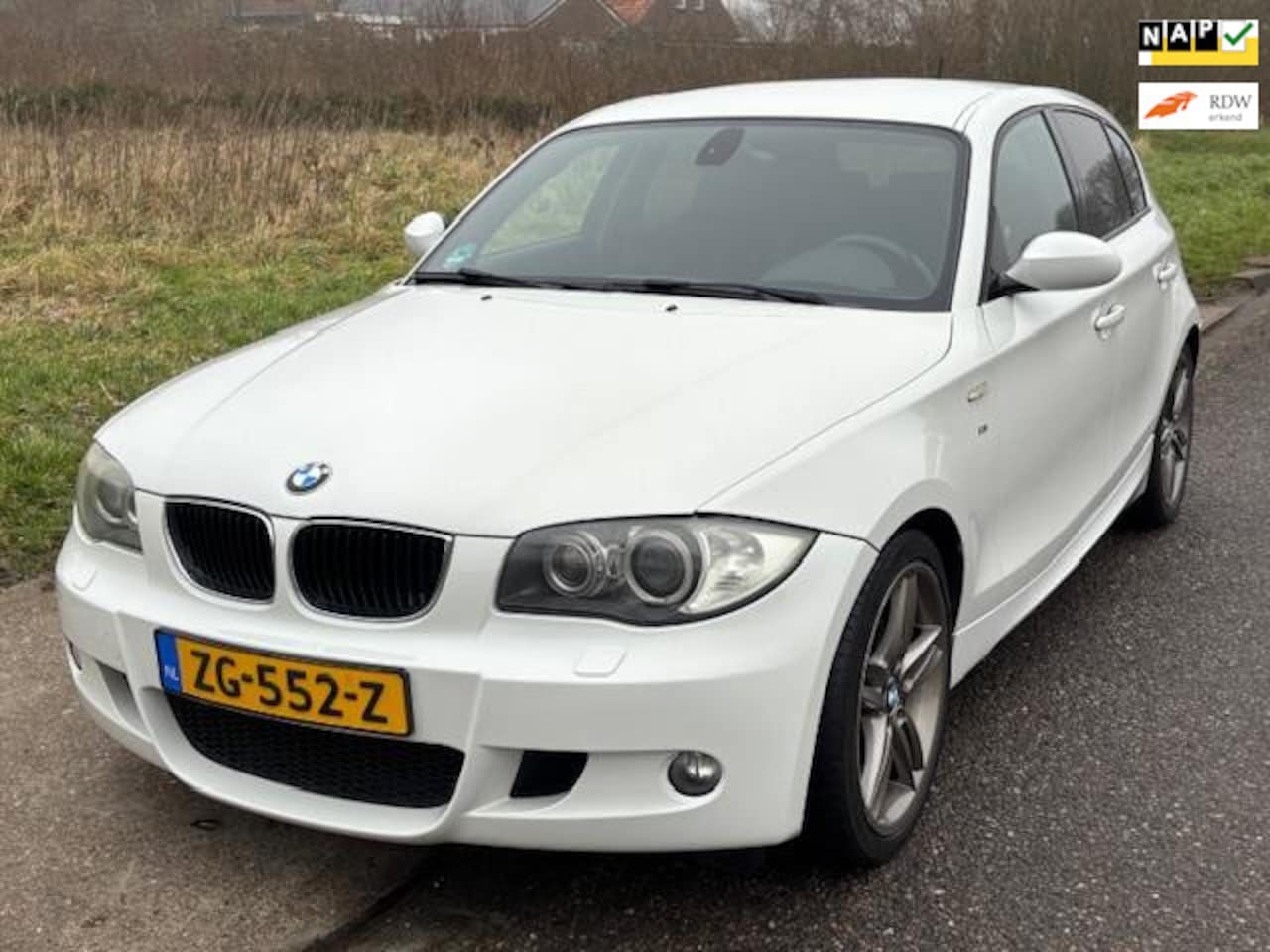 BMW 1-serie - 120i 5-drs ECC Audio/Cd El. pakket Sportstoelen LMV 18" Leder/Stof ABS PDC Cruisecontrol X - AutoWereld.nl