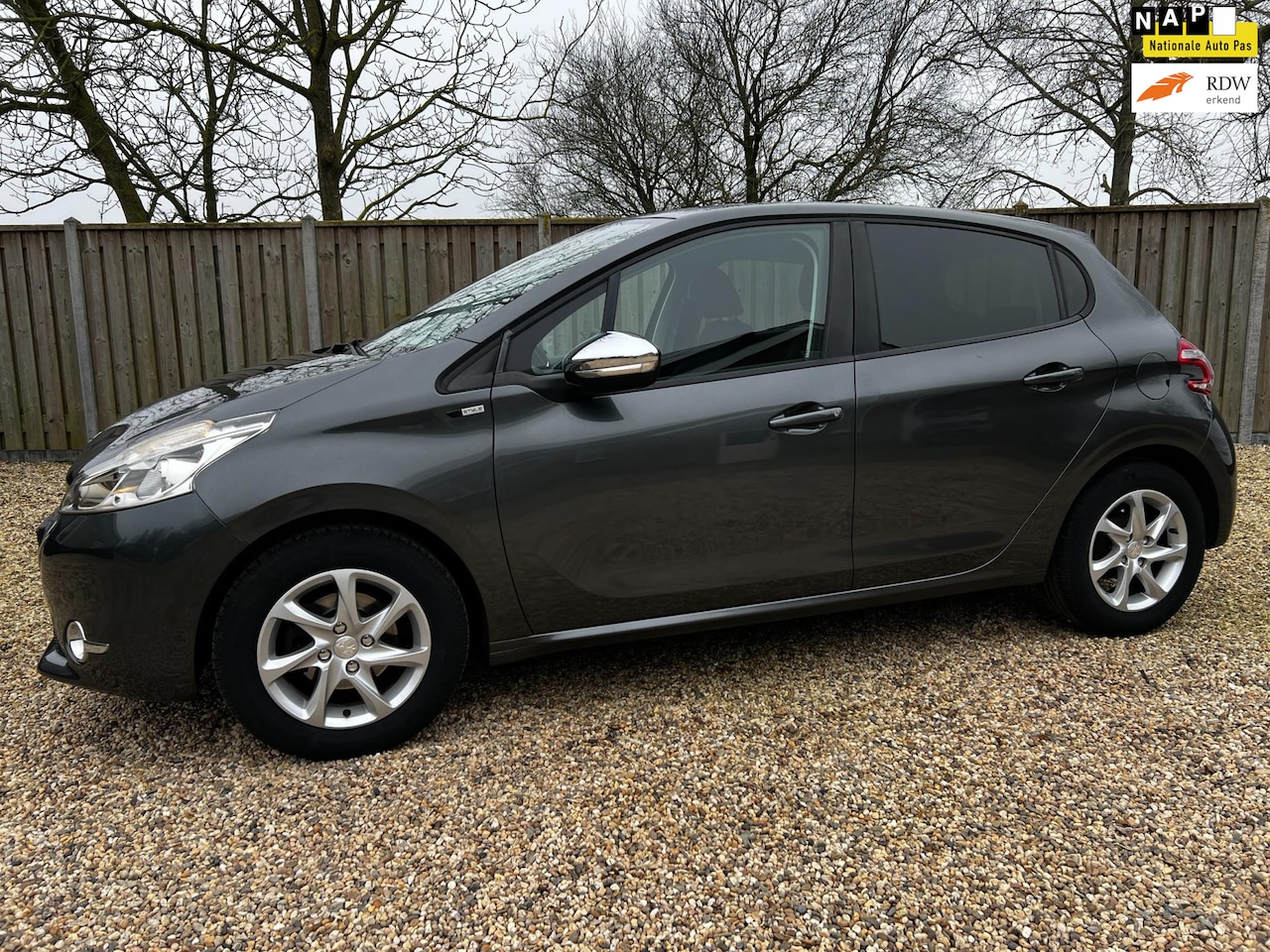 Peugeot 208 - 1.2 PureTech Style Navigatie & Cruise controle - AutoWereld.nl