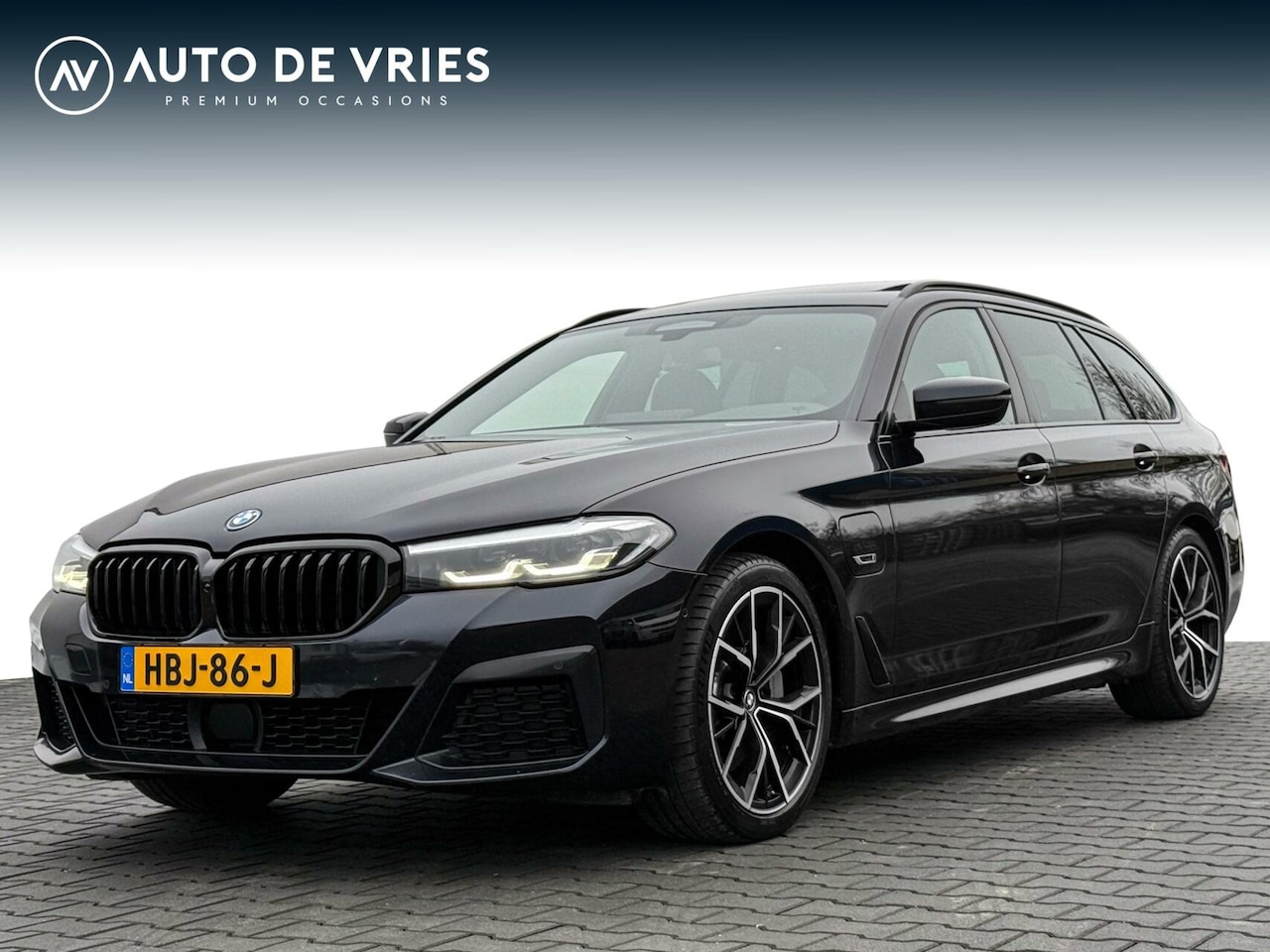 BMW 5-serie Touring - 530e M-Sport | Leder | Panoramadak | Driving Assist Prof | Trekhaak - AutoWereld.nl