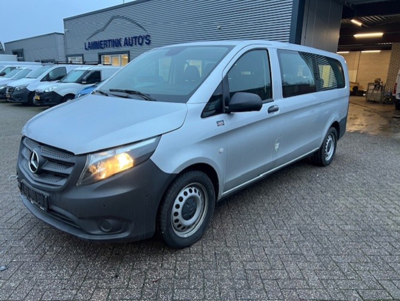 Mercedes-Benz Vito Tourer - 114 CDI 100kw Extra Lang 9 PERSONS. AUT. KLIMA NAVI - AutoWereld.nl