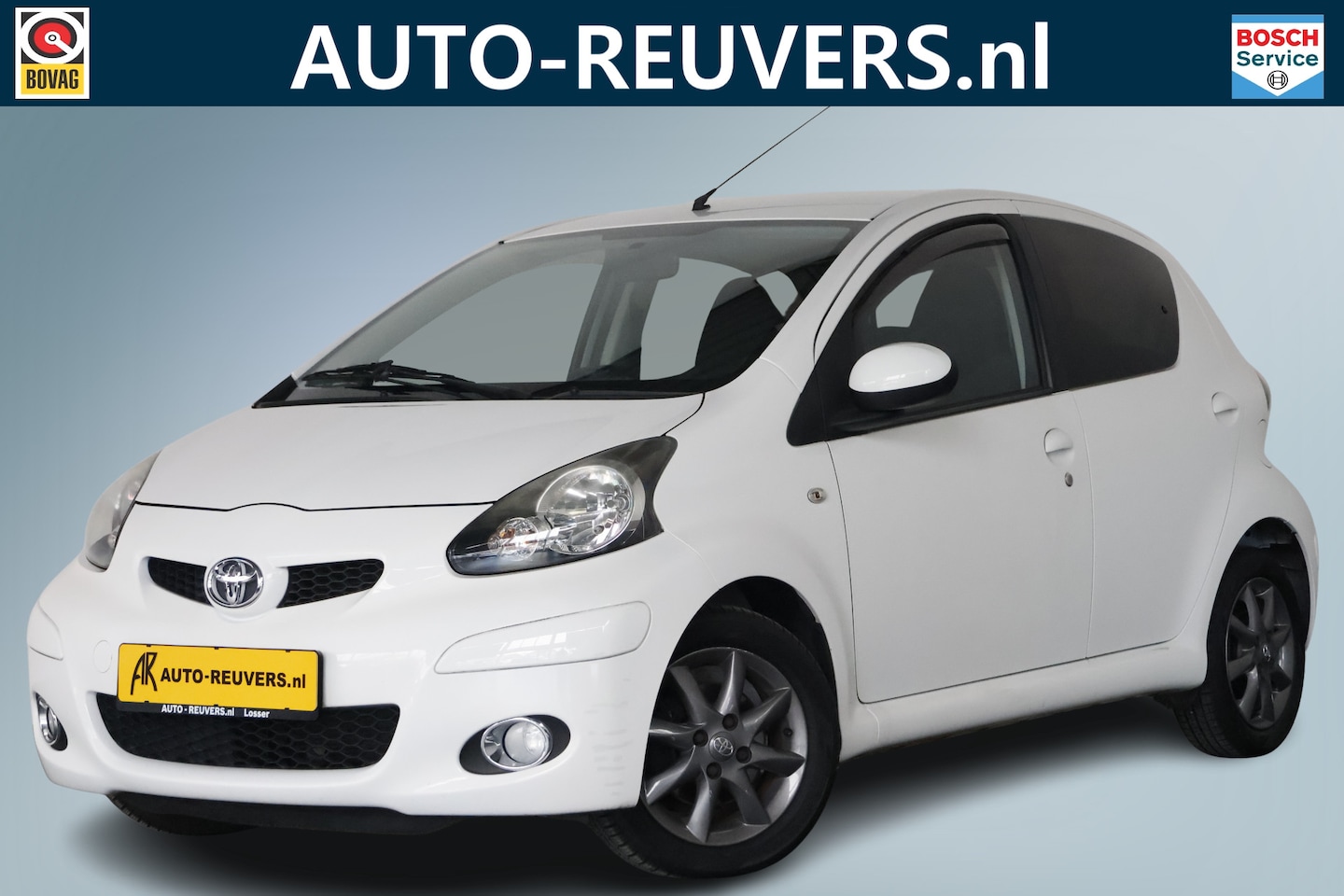 Toyota Aygo - 1.0-12V Dynamic Navigator / Airco / 5 Deurs / TomTom / Allseason - AutoWereld.nl