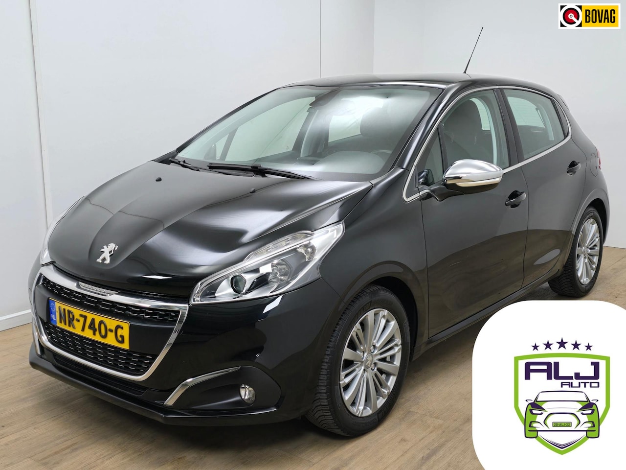 Peugeot 208 - Occasion 1.2 PureTech Allure met Carplay en cruisecontrol | Tweedehands Peugeot 208 in zwa - AutoWereld.nl