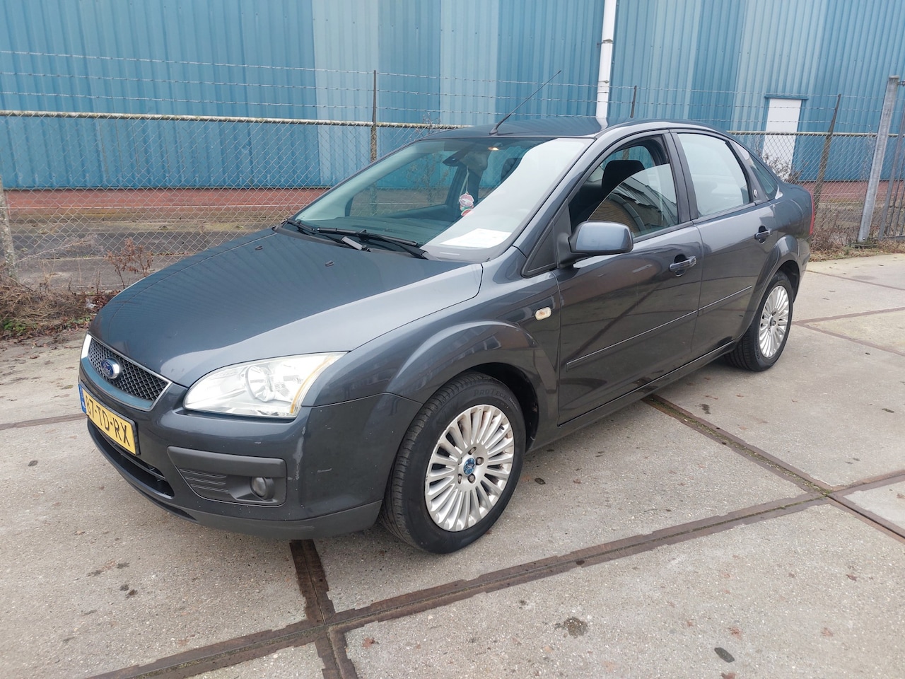 Ford Focus - 1.6-16V Ghia Airco/ECC/LMV - AutoWereld.nl