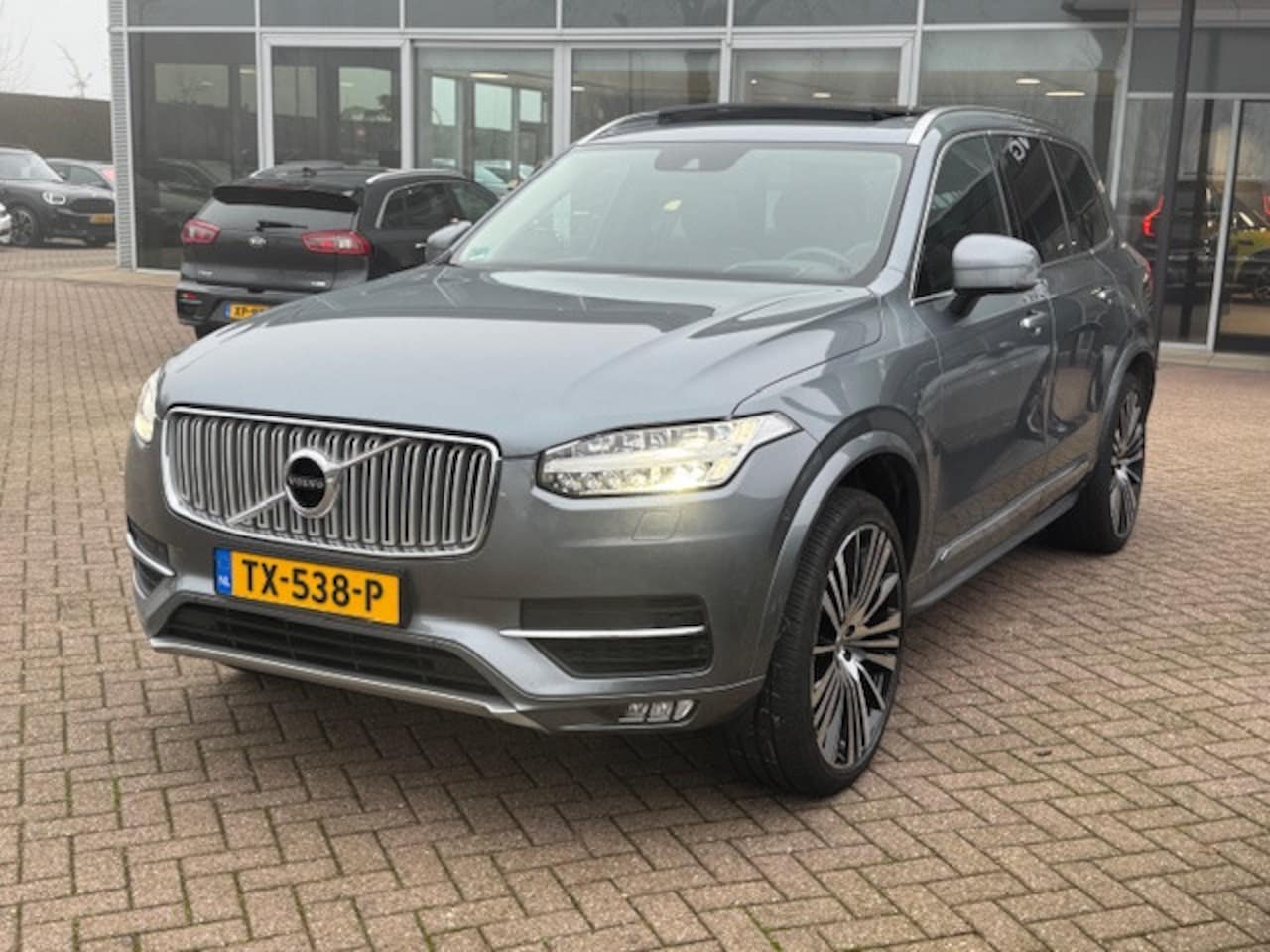 Volvo XC90 - 2.0 T5 AWD Inscription / Trekhaak / Panoramadak / 360Camera / Head-up / 22'' / Keyless / S - AutoWereld.nl