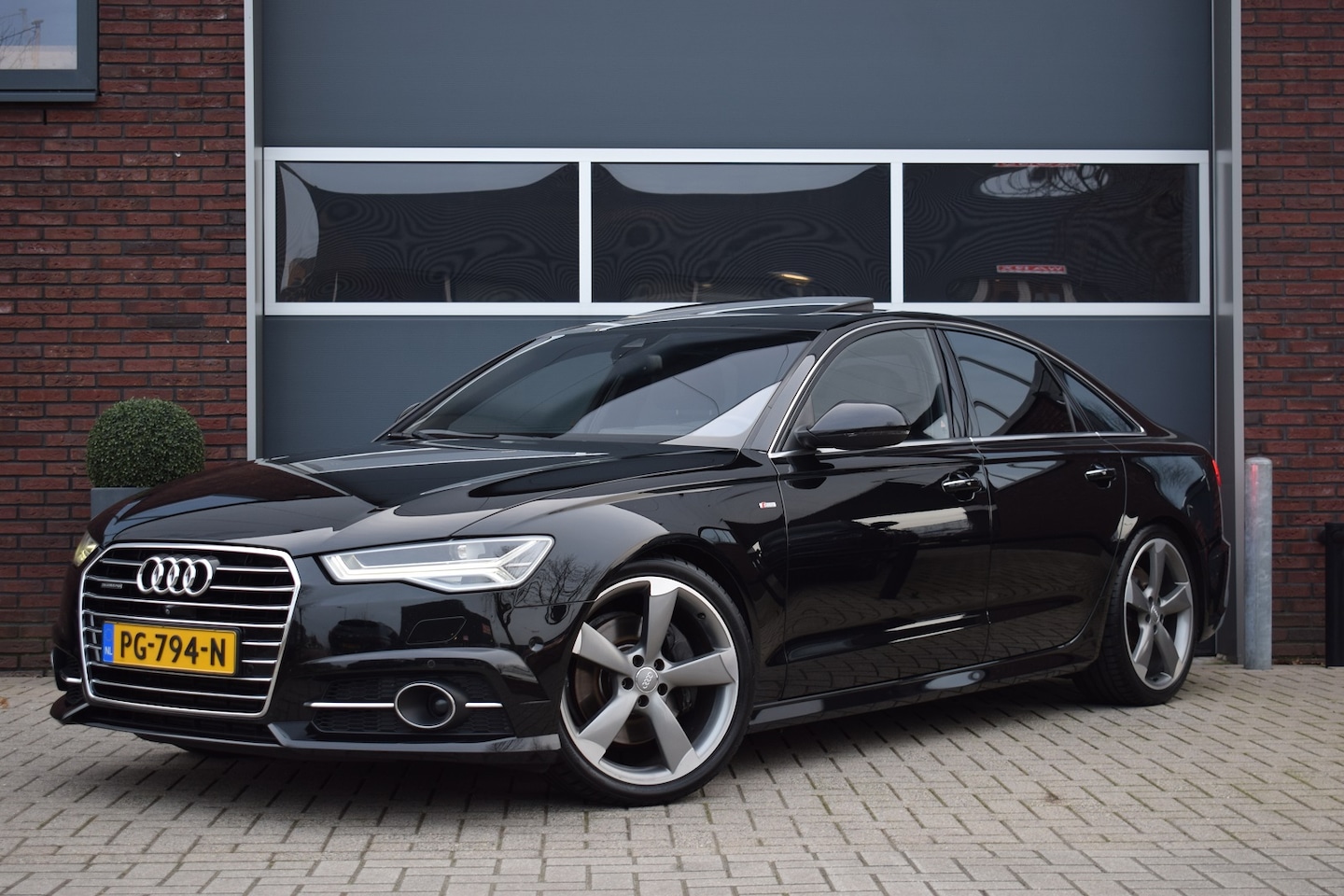 Audi A6 Limousine - 3.0 TDI Quattro S-line | Luchtvering | Schuifdak | Trekhaak | 20" - AutoWereld.nl