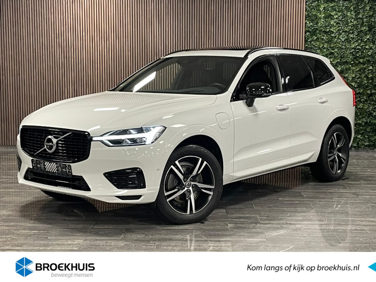 Volvo XC60 - T8 AWD Recharge R-Design | Trekhaak | 360° Camera | Head-Up Display | Harman Kardon | Adap - AutoWereld.nl