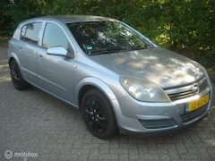 Opel Astra - 1.6 I 16V Elegance Airco - Cruise. Motor rookt