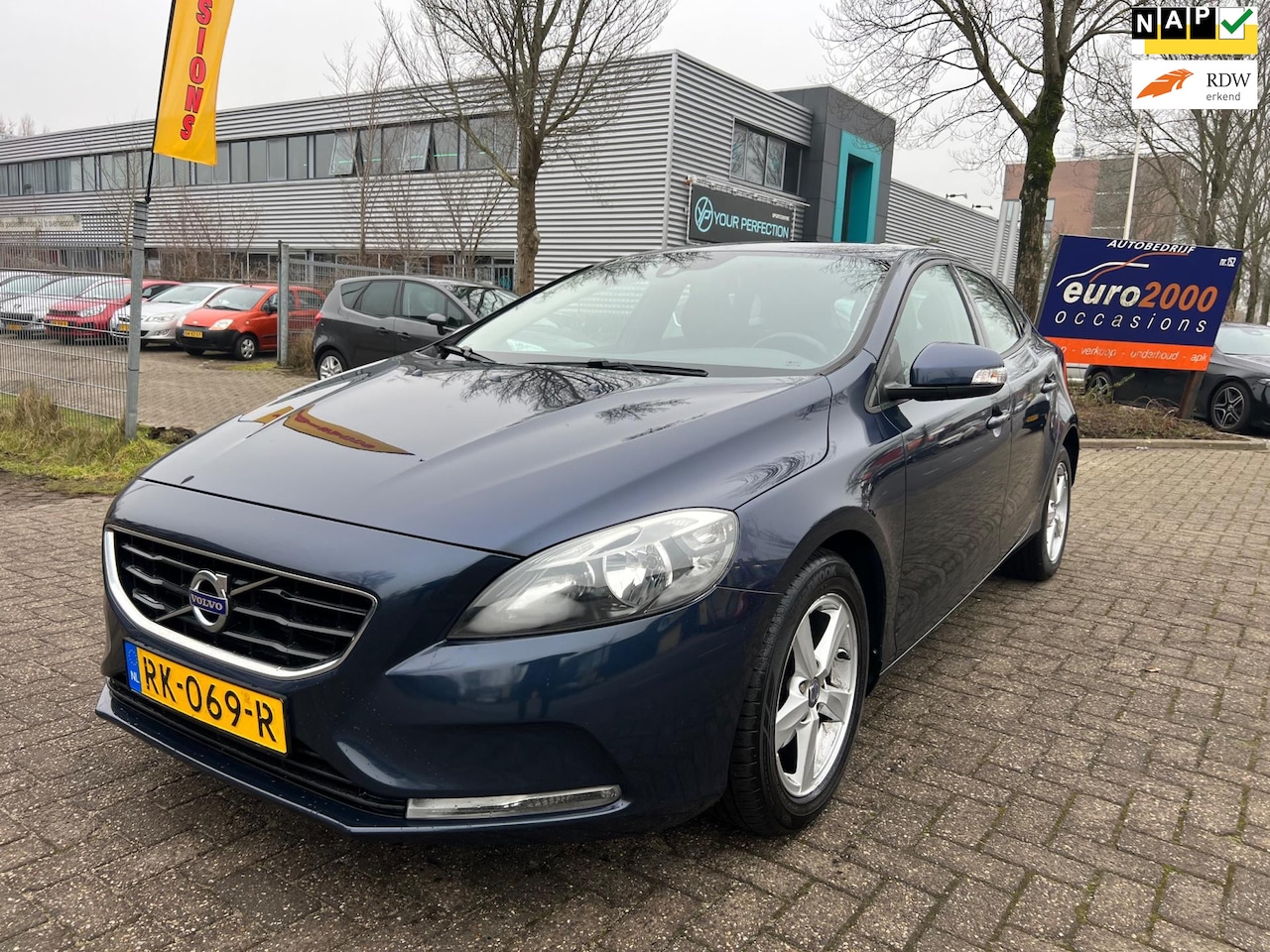 Volvo V40 - 1.6 D2 Momentum - Camera - Navi - Cruise - Netjes - AutoWereld.nl